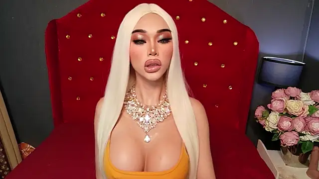 Snapshot of CelinaWintour chatting on 22, 12, 2025 CelinaWintour online show from 22, 12, 2025