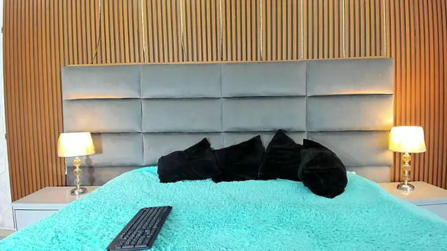 VictoriaKyros online show from 2, 4, 2026