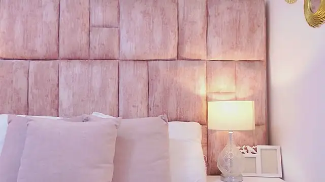 ScarlettFoox online show from 8, 4, 2026