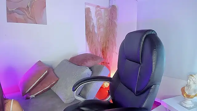 Amelie Wine online show from 19, 3, 2026