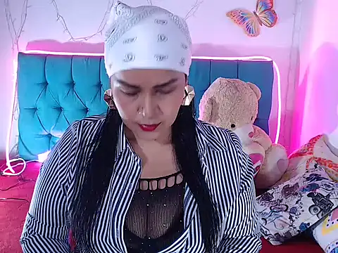 Snapshot of MarilynRoxy chatting on 12, 1, 2026 MarilynRoxy online show from 12, 1, 2026