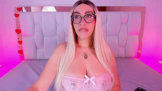 CamilleJuicy  online show from 16, 4, 2026