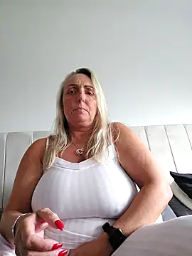 Snapshot of theblondecocklover chatting on 18, 5, 2026 theblondecocklover online show from 18, 5, 2026