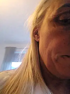 Snapshot of theblondecocklover chatting on 31, 5, 2026 theblondecocklover online show from 31, 5, 2026