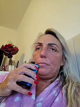 Snapshot of theblondecocklover chatting on 18, 5, 2026 theblondecocklover online show from 18, 5, 2026