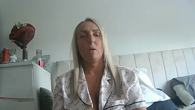 Snapshot of theblondecocklover chatting on 17, 6, 2026 theblondecocklover online show from 17, 6, 2026