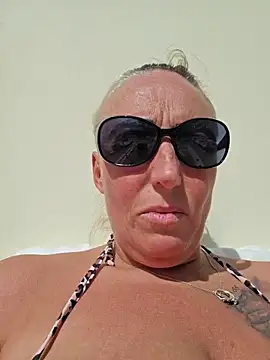 Snapshot of theblondecocklover chatting on 19, 4, 2026 theblondecocklover online show from 19, 4, 2026