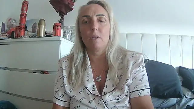 Snapshot of theblondecocklover chatting on 21, 4, 2026 theblondecocklover online show from 21, 4, 2026