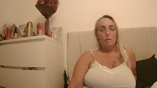Snapshot of theblondecocklover chatting on 26, 4, 2026 theblondecocklover online show from 26, 4, 2026