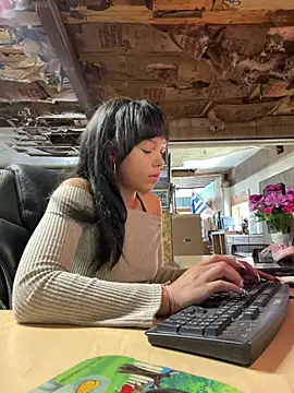 NikkiMakesUSticky online show from 4, 5, 2026