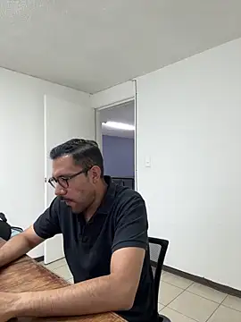 AdrianGarcia89 online show from 6, 5, 2026