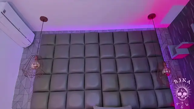kira vance online show from 23, 4, 2026