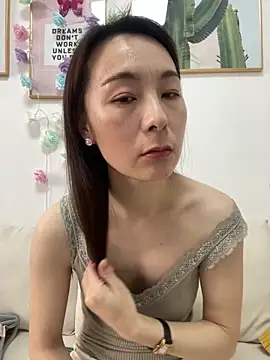 Snapshot of you-005 chatting on 3, 2, 2026 you-005 online show from 3, 2, 2026