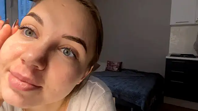 AliceQueenGirl online show from 9, 1, 2026