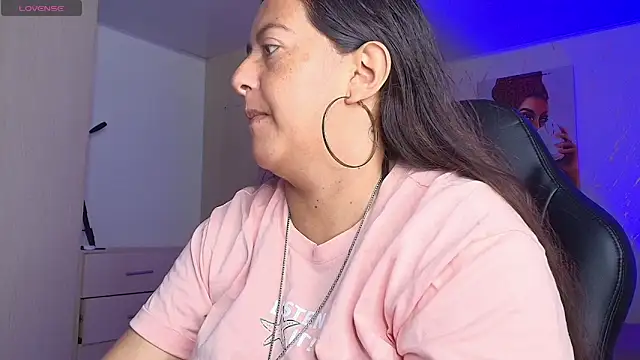 Snapshot of evelyn_harpeery chatting on 21, 4, 2026 evelyn harpeery online show from 21, 4, 2026