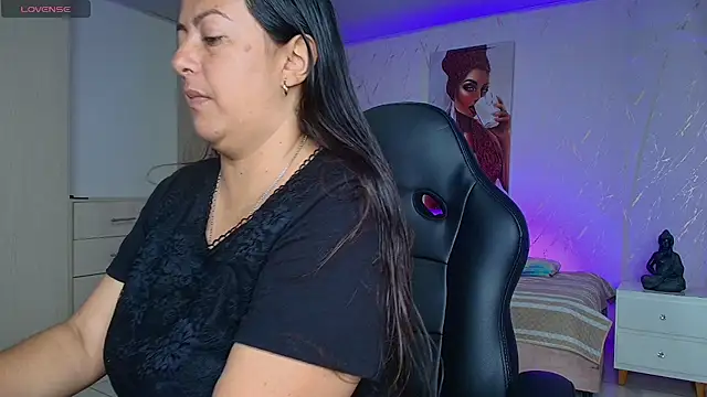 Snapshot of evelyn_harpeery chatting on 9, 5, 2026 evelyn harpeery online show from 9, 5, 2026