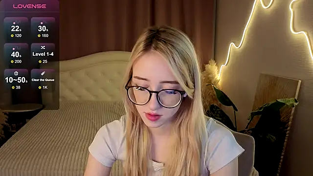 Snapshot of anora_baby chatting on 23, 12, 2025 anora baby online show from 23, 12, 2025