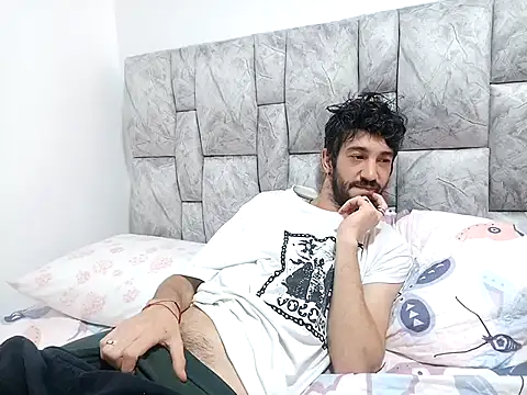 LatinLustAndFrenchKiss online show from 17, 12, 2025