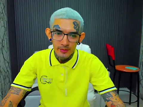 Boy tatto77 online show from 17, 12, 2025