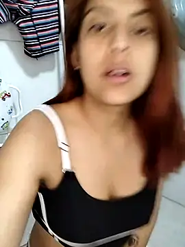 mia hottie2210 online show from 19, 12, 2025