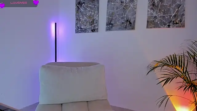 Nicollewest1 online show from 24, 5, 2026