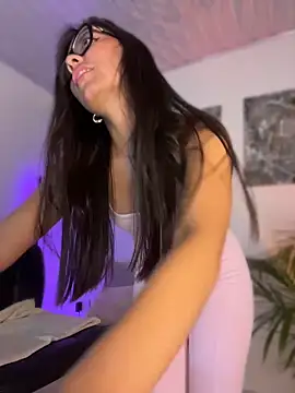 Nicollewest1 online show from 8, 5, 2026