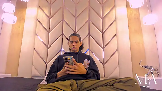 Max Ari online show from 11, 1, 2026