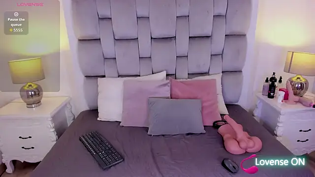 amber  ferrera online show from 15, 4, 2026