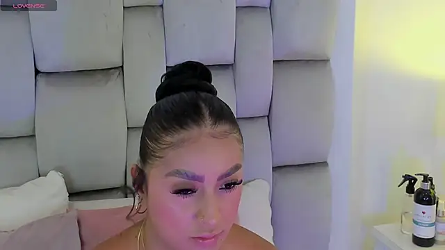 amber  ferrera online show from 14, 4, 2026