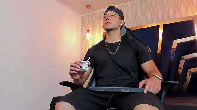 Noah Clarkk online show from 22, 4, 2026