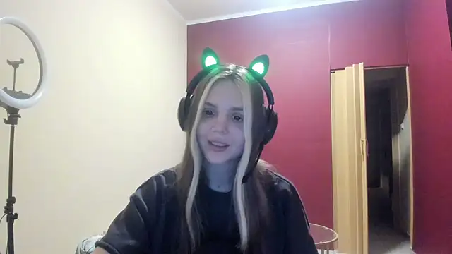 LunaAngell online show from 23, 12, 2025