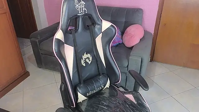 pinkygirl20 online show from 13, 1, 2026