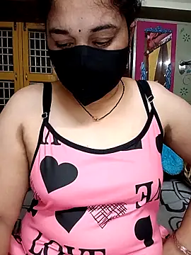 maduri   online show from 4, 4, 2026