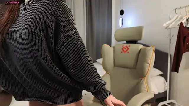 fallin lovee online show from 15, 2, 2026