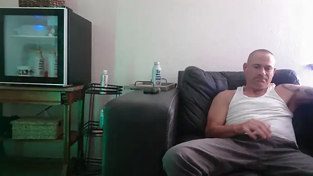 Snapshot of MISTERANDDEMI chatting on 8, 2, 2026 MISTERANDDEMI online show from 8, 2, 2026