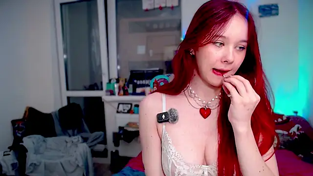 Snapshot of MaryJane_x_Peter chatting on 18, 12, 2025 MaryJane x Peter online show from 18, 12, 2025