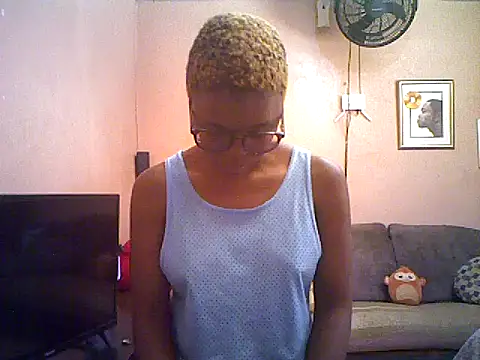 Snapshot of QUEENSasha27 chatting on 6, 1, 2026 QUEENSasha27 online show from 6, 1, 2026