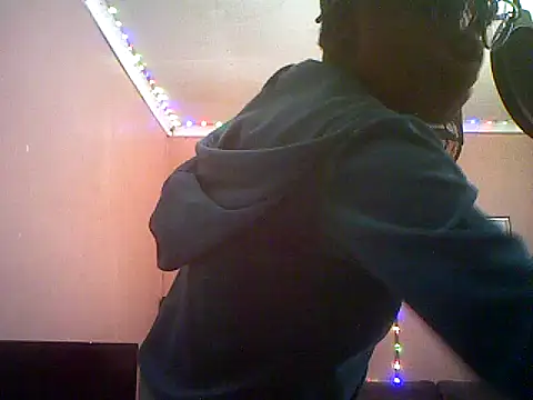 Snapshot of QUEENSasha27 chatting on 22, 12, 2025 QUEENSasha27 online show from 22, 12, 2025