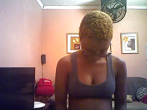 Snapshot of QUEENSasha27 chatting on 8, 1, 2026 QUEENSasha27 online show from 8, 1, 2026