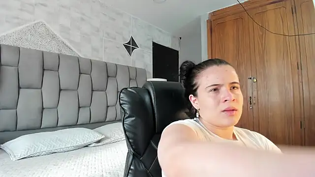 ChannelWhitee  online show from 7, 1, 2026