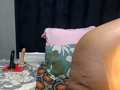 SpicyKitty33 online show from 20, 12, 2025