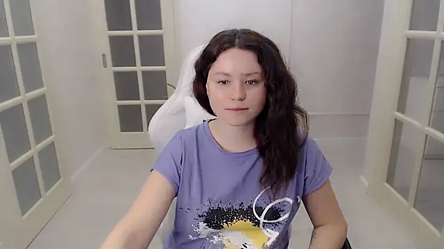 Snapshot of LondonMiley chatting on 20, 12, 2025 LondonMiley online show from 20, 12, 2025