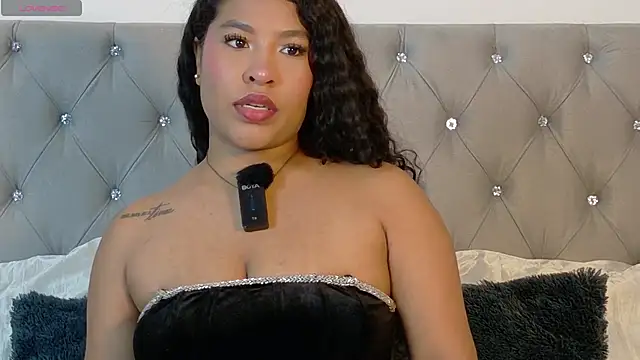 Snapshot of izzybelmonth12 chatting on 11, 7, 2026 izzybelmonth12 online show from 11, 7, 2026