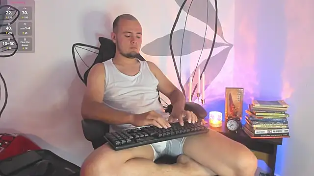 maaxtaylor  online show from 12, 2, 2026