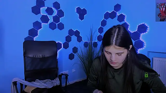 lizzie boom  online show from 23, 2, 2026