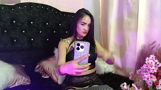 Snapshot of Ambar_Rouxee chatting on 5, 1, 2026 Ambar Rouxee online show from 5, 1, 2026