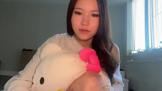 Snapshot of luvvivii chatting on 4, 6, 2026 luvvivii online show from 4, 6, 2026