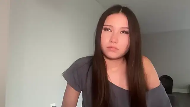Snapshot of luvvivii chatting on 17, 7, 2026 luvvivii online show from 17, 7, 2026