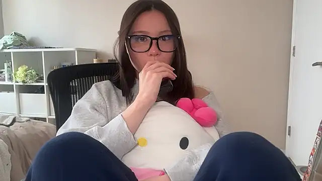 luvvivii online show from 28, 4, 2026