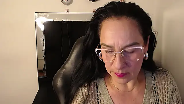 Snapshot of KiaraFoster chatting on 19, 12, 2025 KiaraFoster online show from 19, 12, 2025